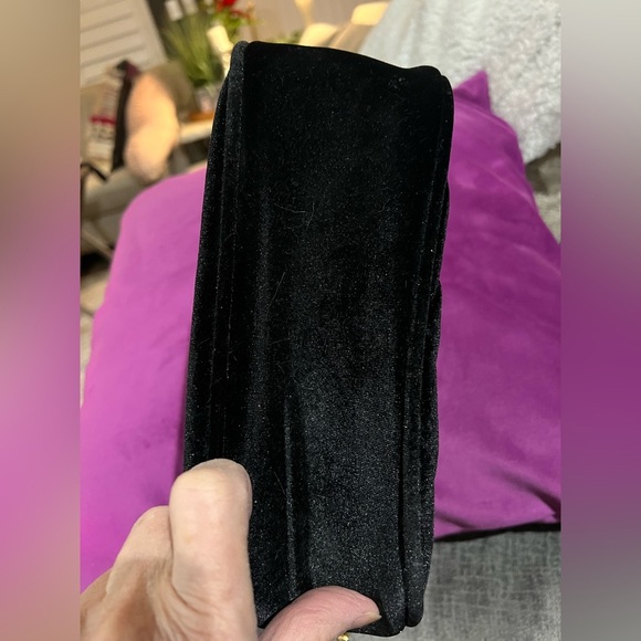 Urban Expressions Black Velvet Crossbody Purse. Quilted w/Gold Studs & Chain. - Picture 6 of 6